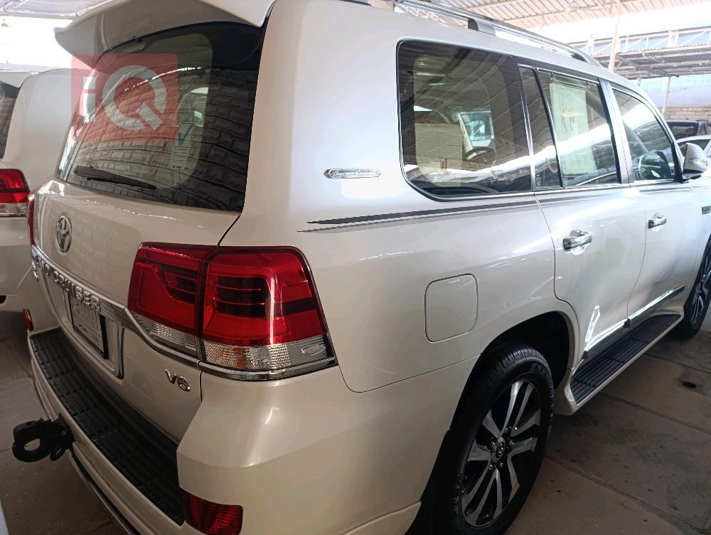 تويوتا لاندكروزر